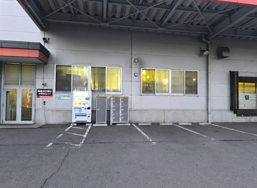 正面駐車場（3台分）