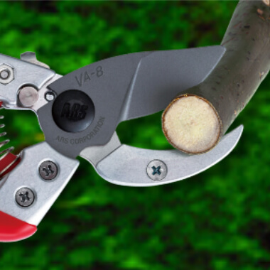 太い枝がラクに切れる、アンビルタイプの剪定鋏