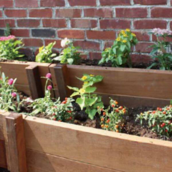 土留めフェンス　段々花壇