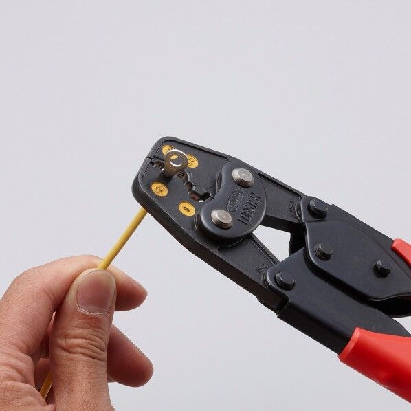 エビ印 裸圧着端子用圧着工具使用範囲1.25・2・5.5・8 304 x 92 x 20 mm AK15A 1点