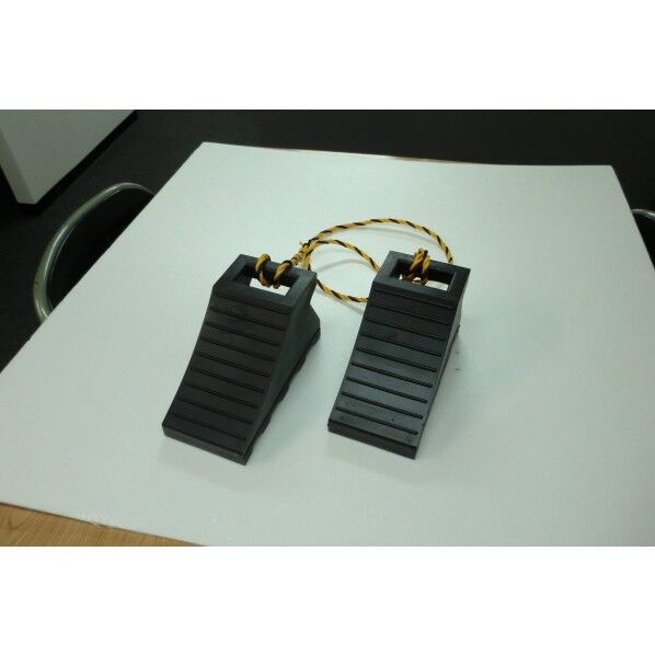 タイヤ歯止め(2本 ロープ付) 115×225×120mm 4091W 1台