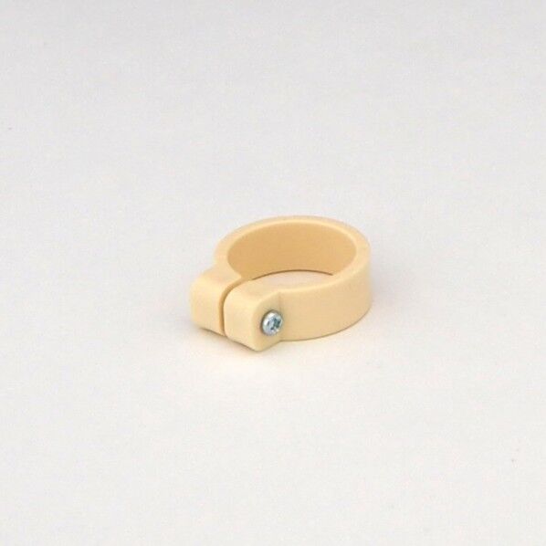 プラスチックパーツ