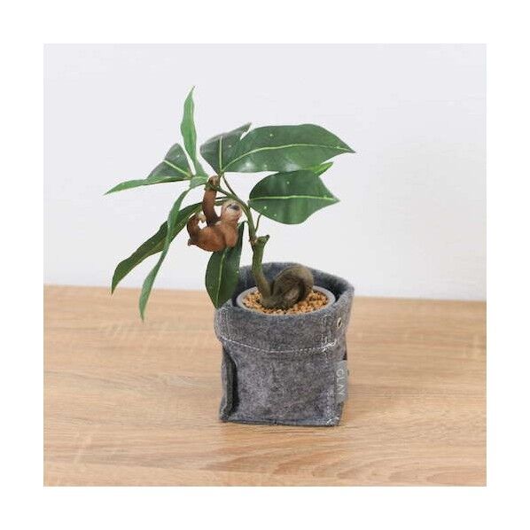 パキラフェルトポットナマケモノ 全長32cm  ポット:H:10cm x W:10cmx xD:10c   動物:H:6cm x W:3.8cm x D4cm GLA-1522FA 1本