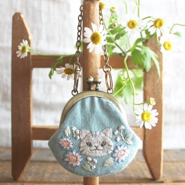 ピース Chicchiさんの動物刺しゅうキット レッサーパンダさんののんびりカフェタイムのがま口