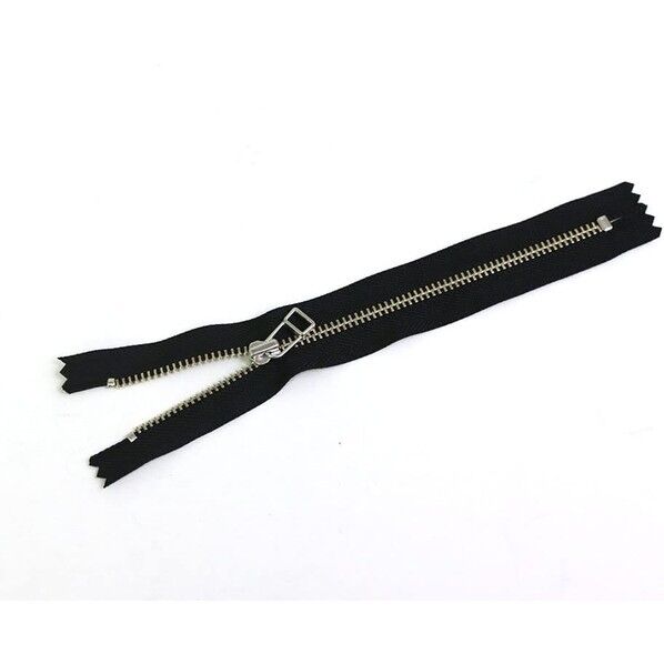 Y.K.K 金属ファスナー