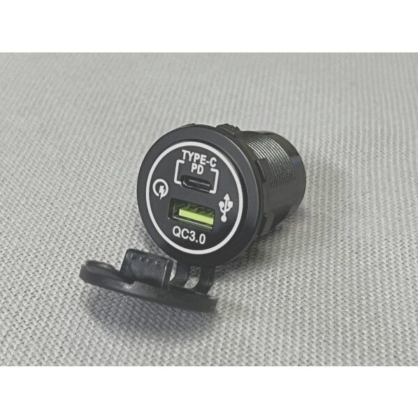 カーク産業 USB+タイプCチャージャー UCL-005B 1個