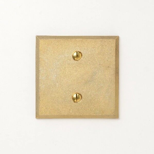 真鍮鋳造 コンセント目隠しプレート 半連用 四角 受注生産品
