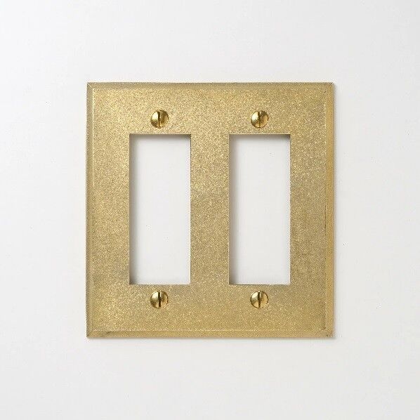 真鍮鋳造 コンセントプレート 長穴2連 6つ口 受注生産品