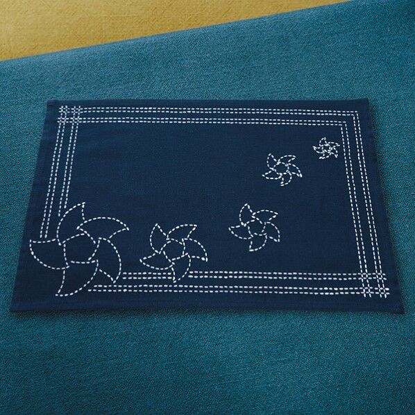オリムパス製絲 刺し子キット ランチョンマット 紺 222