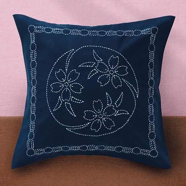 オリムパス製絲 刺し子キット クッション 紺 216