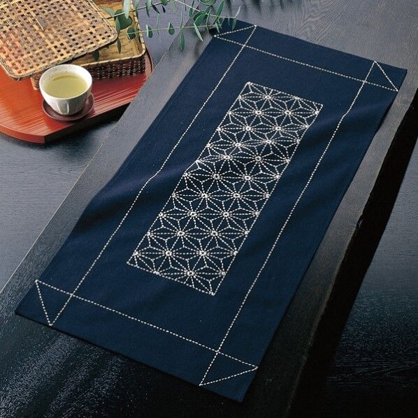 オリムパス製絲 刺し子キット テーブルセンター 紺 170