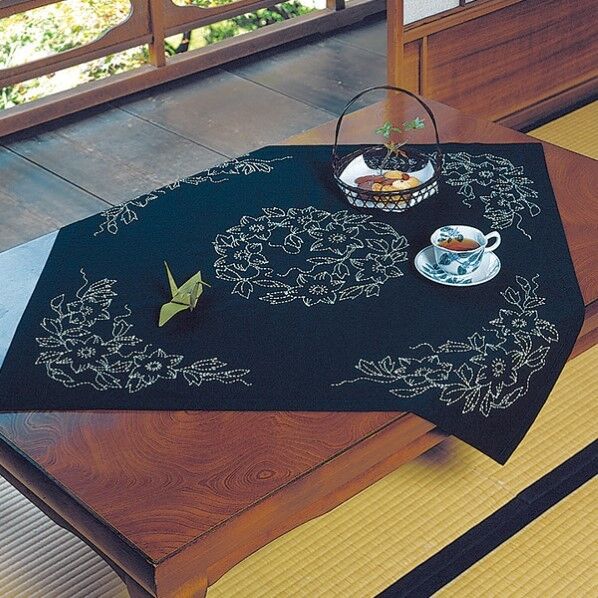 オリムパス製絲 刺し子キット テーブルクロス 紺 130