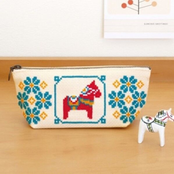 オリムパス製絲 北欧のかわいいクロスステッチ ペンケースダーラナホース