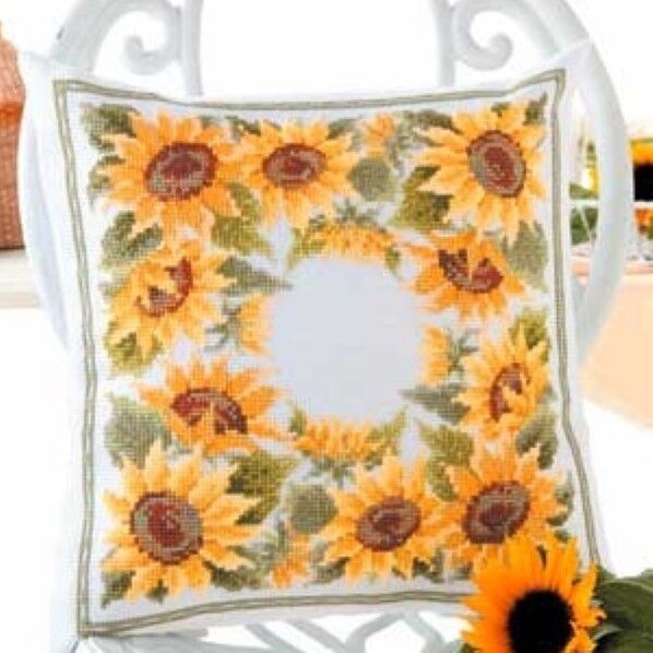 オリムパス製絲 ししゅうキット クッション 6044