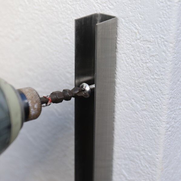 Farbe、AVANTI共通 壁面取付用チャネル