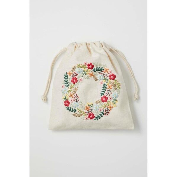 コスモ(COSMO) 刺しゅうキットyulaのこころ躍る草花刺繍 巾着「小花のリース」