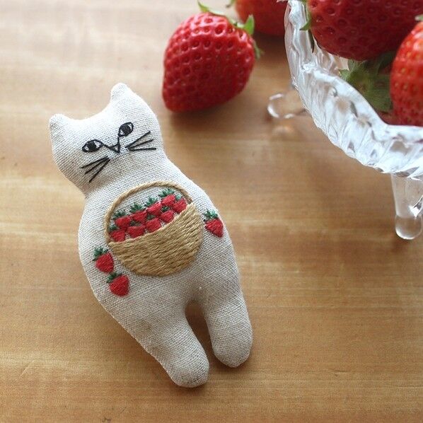 Piece ピース(Piece) 刺しゅうキット 「nekogao ブローチキット」いちごのバスケット マルチ PHC-124-1 1袋