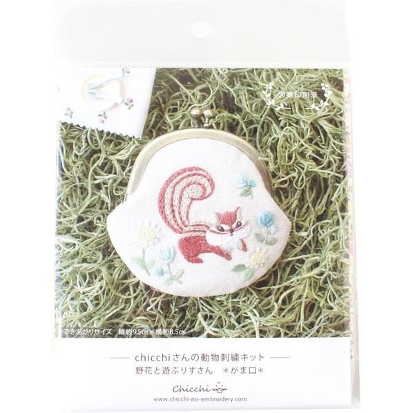 ピース Chicchiさんの動物刺しゅうキット 野花と遊ぶりすさんのがま口
