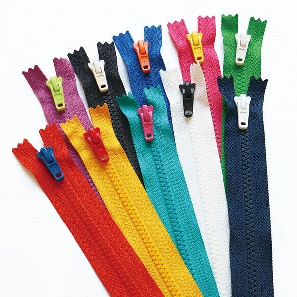 Y.K.K プラスチックファスナー シッパー