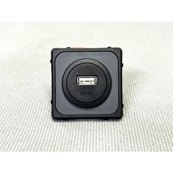 カーク産業株式会社 USBポート(1口) 0763-S 1個