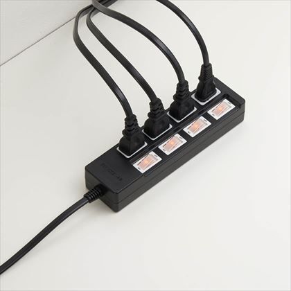 個別スイッチ付抜け止めタップ4個口2M