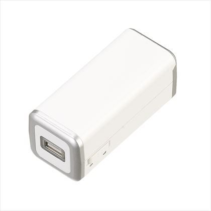 トラベルUSB乾電池式充電器 白 W36mm×H82mm×D35mm TVR10WH 1